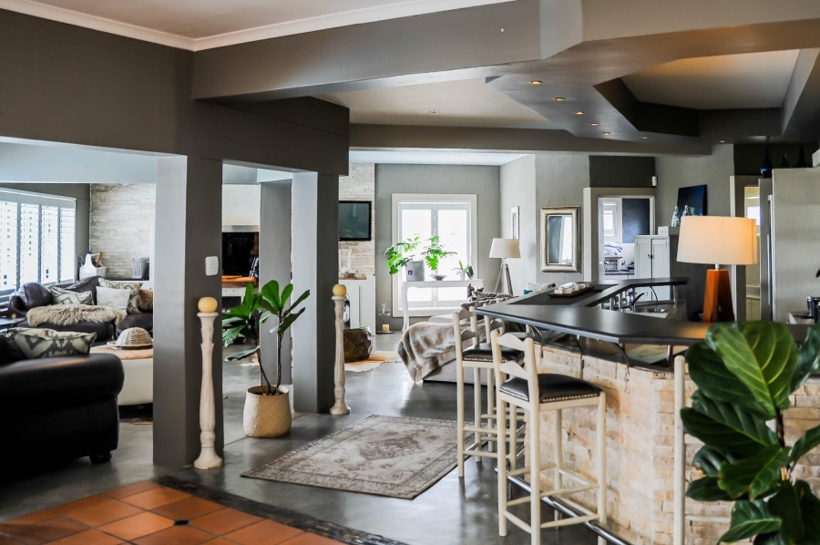5 Bedroom Property for Sale in Myburgh Park Western Cape